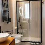 Apartment Rosmari, Designer With Free Parking *