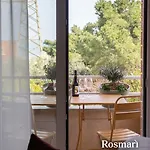 Rosmari, Designer With Free Parking *