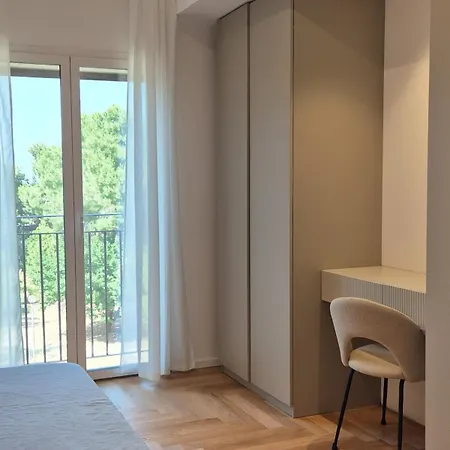 Rosmari, Designer With Free Parking Daire