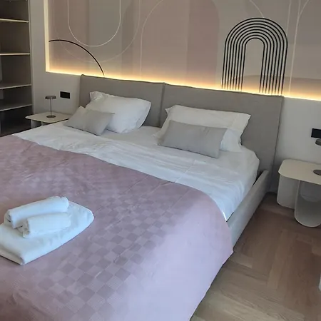 Rosmari, Designer With Free Parking