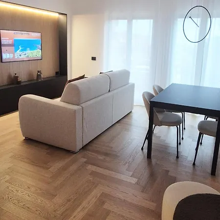 Daire Rosmari, Designer With Free Parking *