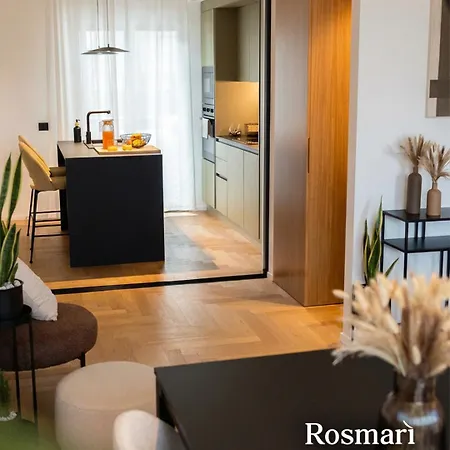 Rosmari, Designer With Free Parking Apartment Cefalu