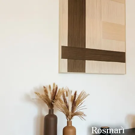 Rosmari, Designer With Free Parking アパート