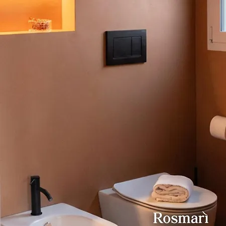 Rosmari, Designer With Free Parking アパート