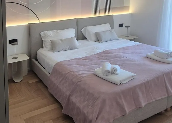 Rosmari, Designer With Free Parking Daire Cefalù