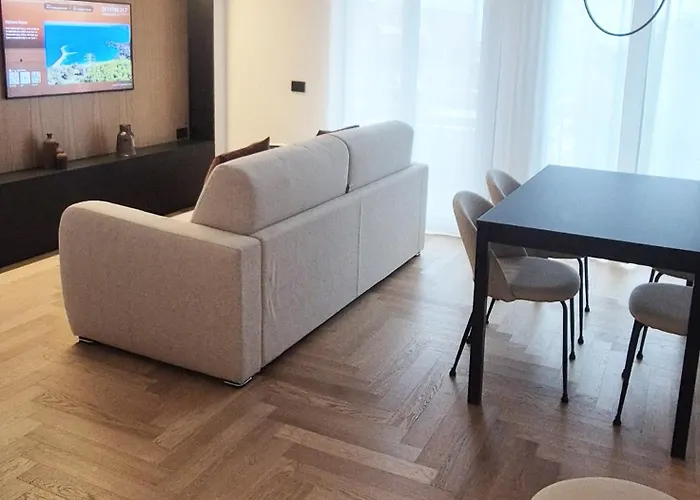 Daire Rosmari, Designer With Free Parking *